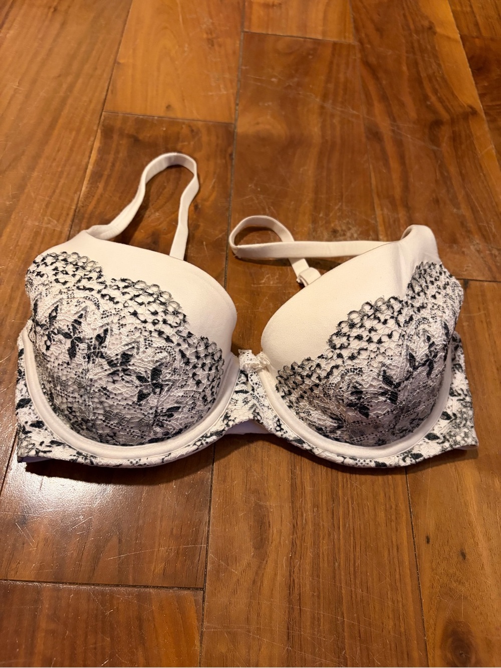 Victoria's Secret White Padded Bra with Lace Overlay